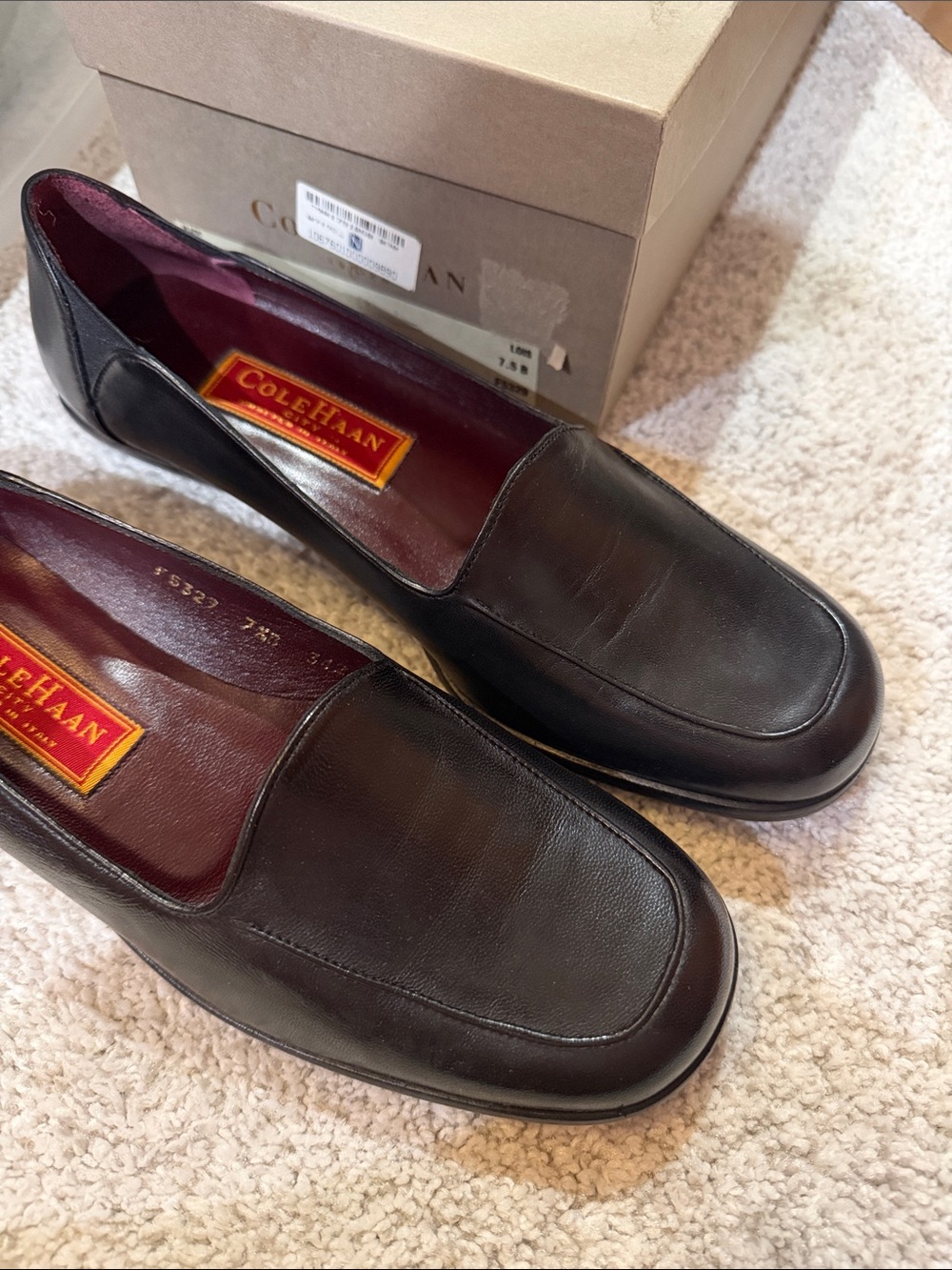 Cole Haan Womens Black Leather Slip-On Loafers with Burgundy Lining